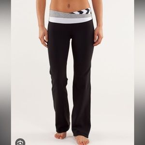 Lululemon Astro Flare Pant Size 4